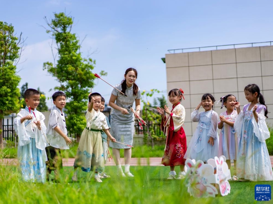 中秋節(jié)を控え中國(guó)各地で伝統(tǒng)的な行事を開(kāi)催