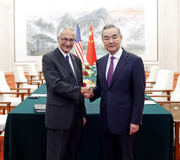 王毅氏がポデスタ米大統(tǒng)領上級顧問と會談