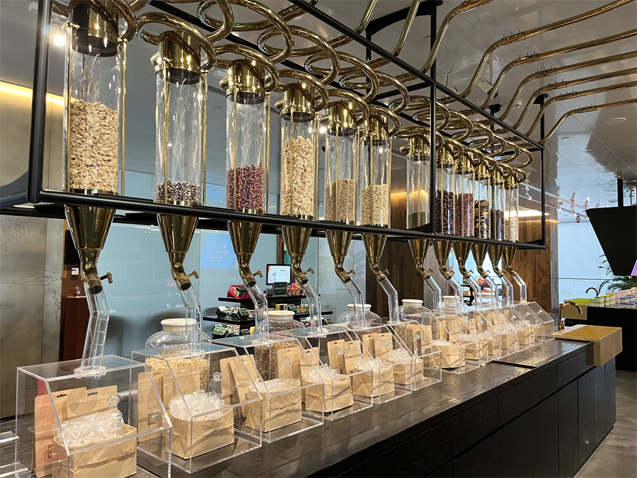 老舗にある「新しい」を探る　日中友好協(xié)會青年代表団が同仁堂を訪問