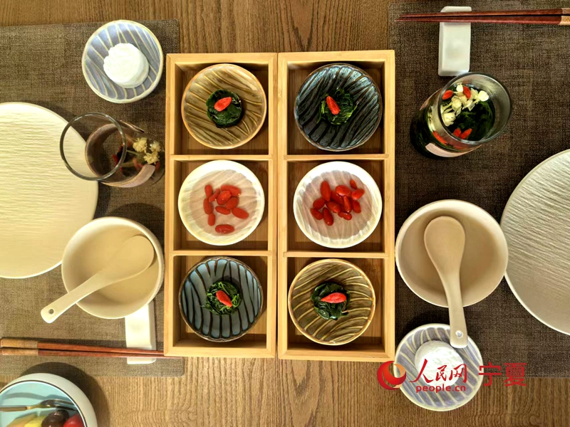 クコの実を使ったシンプル食（撮影?梁宏鑫）。