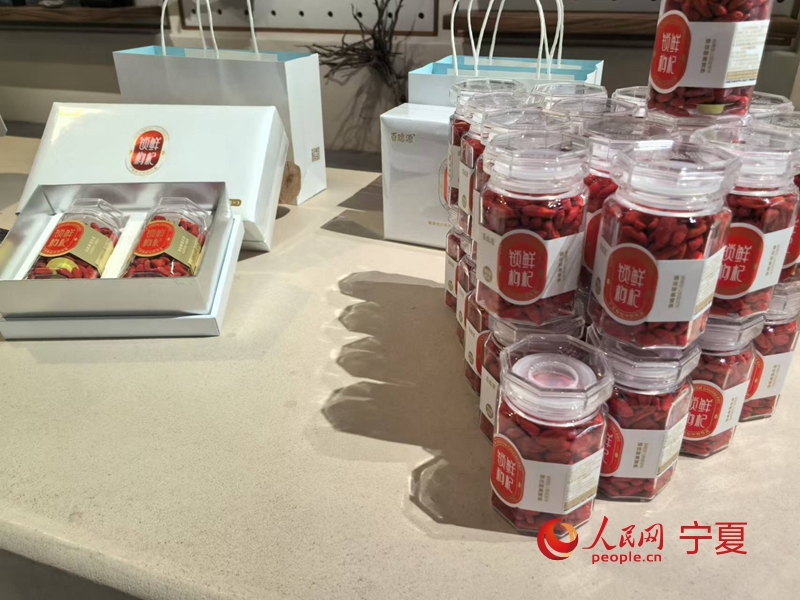 クコの実の瓶詰め（撮影?梁宏鑫）。