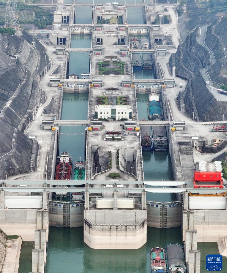 三峽閘門における今年の貨物通過量が1億トンを突破