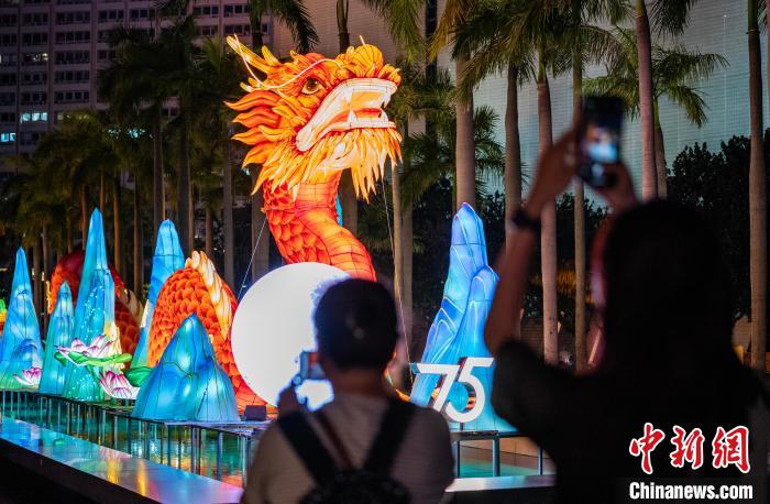 香港特區(qū)の尖沙咀で中秋節(jié)のランタンが公開