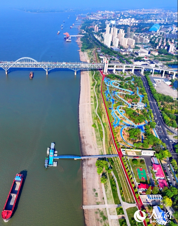 川沿いに広がる美しい公園　江西省九江市