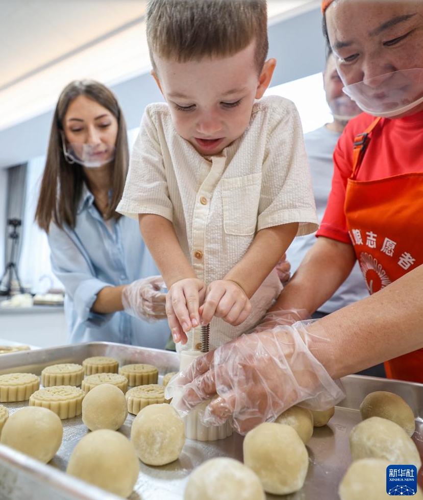 様々な民俗行事で中秋節(jié)を祝う