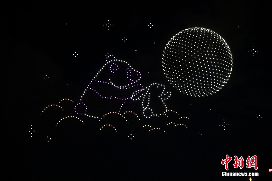 香港特區(qū)で中秋節(jié)ドローンショーが開催