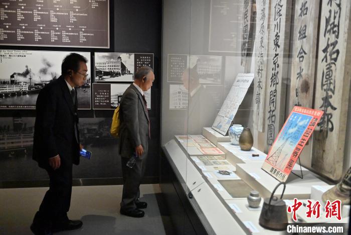 9月15日、吉林省長(zhǎng)春市の偽満皇宮博物院東北淪陷史陳列館を見(jiàn)學(xué)する中國(guó)侵略日本軍の子孫たち（撮影?張瑤）。