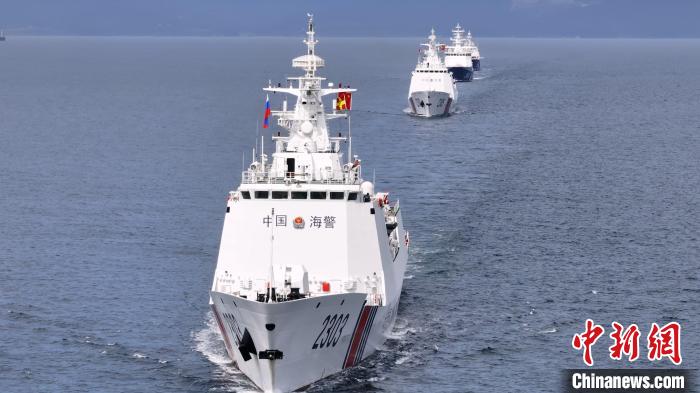 9月16日から20日まで、中國海警局の「梅山」と「秀山」からなる艦艇編隊がロシアを訪問し、ピョートル大帝灣沖で合同演習(xí)を?qū)g施（中國海警局提供）