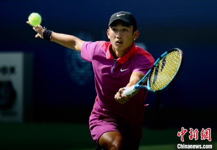 男子テニス成都オープンで中國の商竣程選手が2回戦進出　四川省