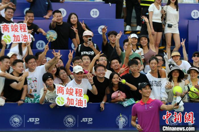 男子テニス成都オープンで中國の商竣程選手が2回戦進出　四川省