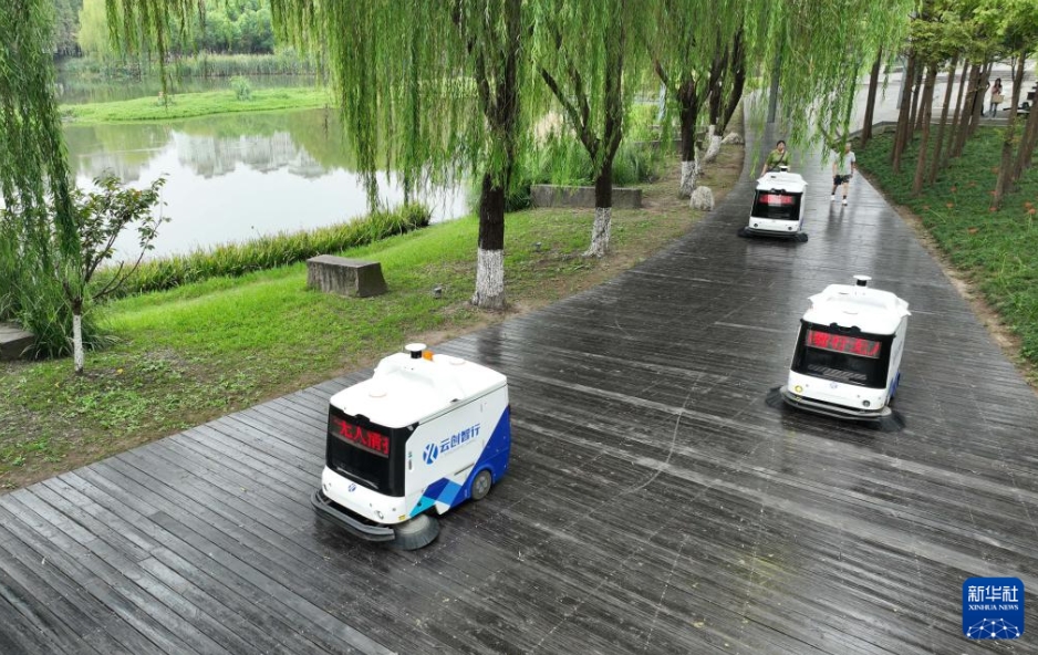 自動運(yùn)転清掃車の運(yùn)用開始　浙江省徳清