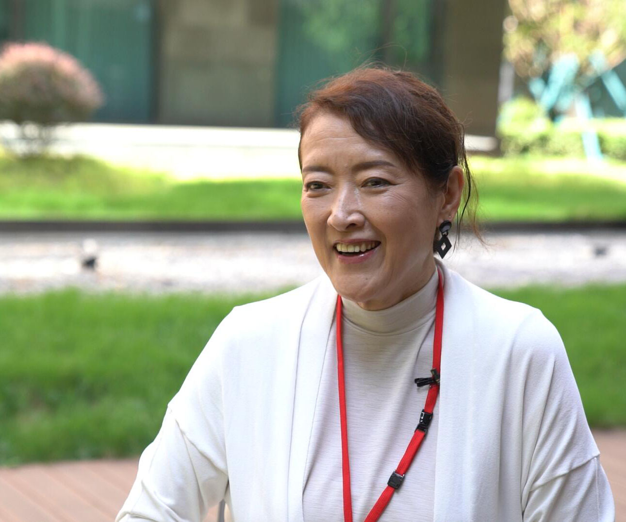 少林寺拳法グループの宗由貴元総裁「私たちの『心の故郷』は嵩山少林寺」              9月6日、少林寺拳法グループの宗由貴元総裁が率いる青年拳士代表団の一行70人が河南省登封市にある嵩山少林寺を訪問して、少林寺常住院を見學(xué)したほか、少林寺の武僧のパフォーマンスを鑑賞したり、少林十三拳を體験したりした。宗由貴氏は、「私たちの『心の故郷』は嵩山少林寺なので、少林寺拳法を?qū)Wぶ人は皆、嵩山少林寺に來たいと思っている。代表団の若者の多くが、來て本當(dāng)に良かったと言っていた」とした。              【詳細(xì)へ】