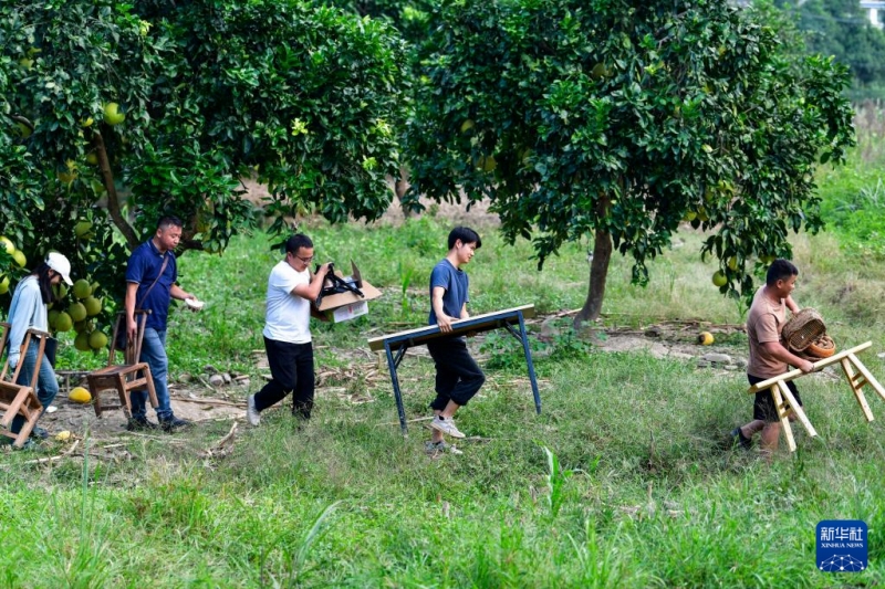 生まれ故郷でショート動(dòng)畫(huà)を撮影して農(nóng)村振興をバックアップする貴州省の若者