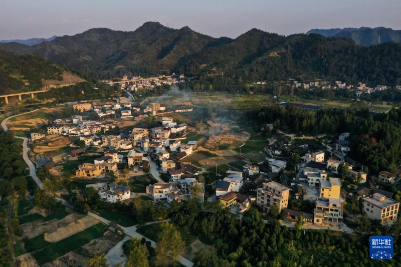 生まれ故郷でショート動畫を撮影して農(nóng)村振興をバックアップする貴州省の若者