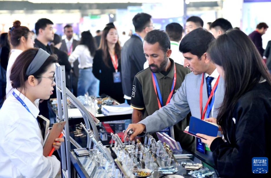 國內(nèi)外のメーカーとバイヤーが「ファスナーの里」に集まる　河北省