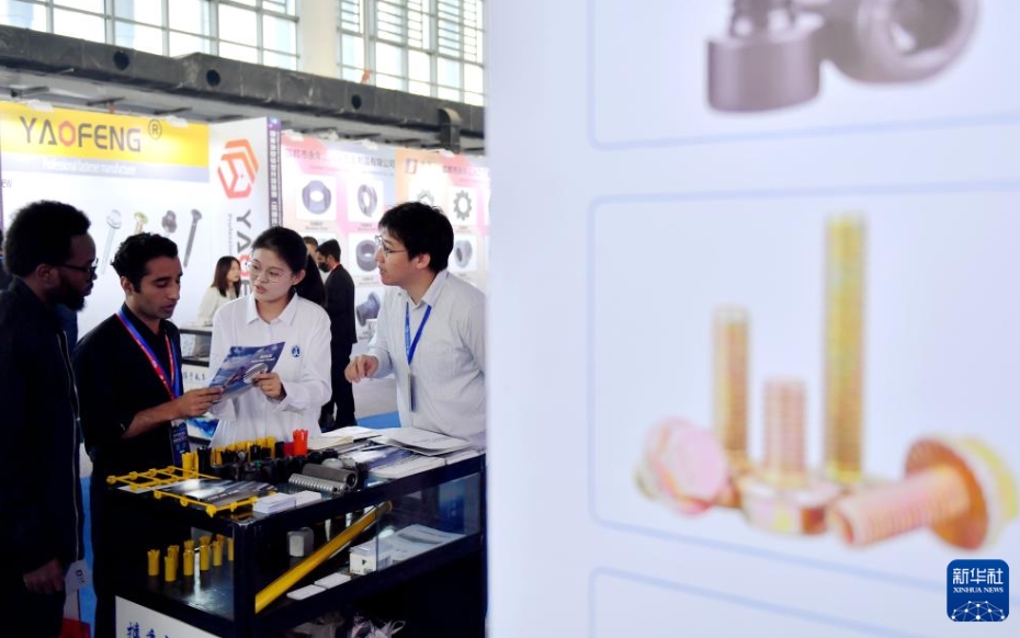 國內(nèi)外のメーカーとバイヤーが「ファスナーの里」に集まる　河北省