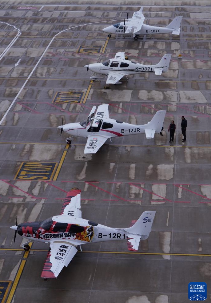 航空文化イベント「飛越長城」飛行チームが延安に到著　陝西省