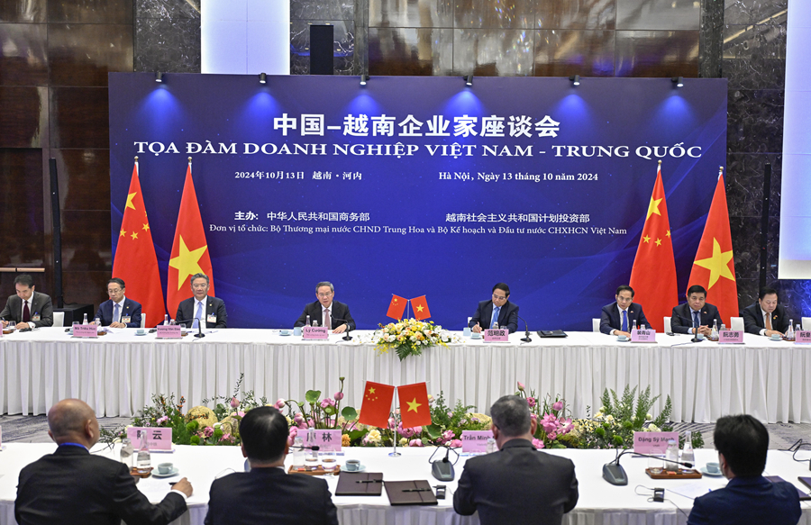 中越首相が中越企業(yè)代表座談會(huì)に出席