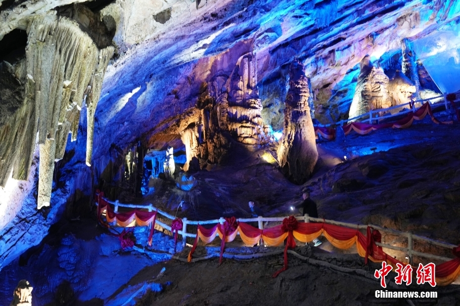 中國(guó)西北エリア隨一の鍾乳洞「萬(wàn)象洞」を訪ねて
