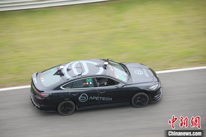 無人運転と人間が競うレース大會開催　湖南省