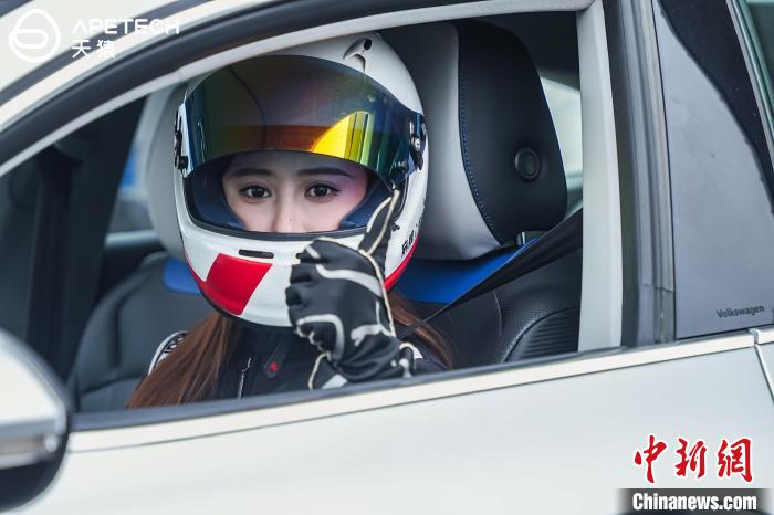 無人運転と人間が競うレース大會開催　湖南省