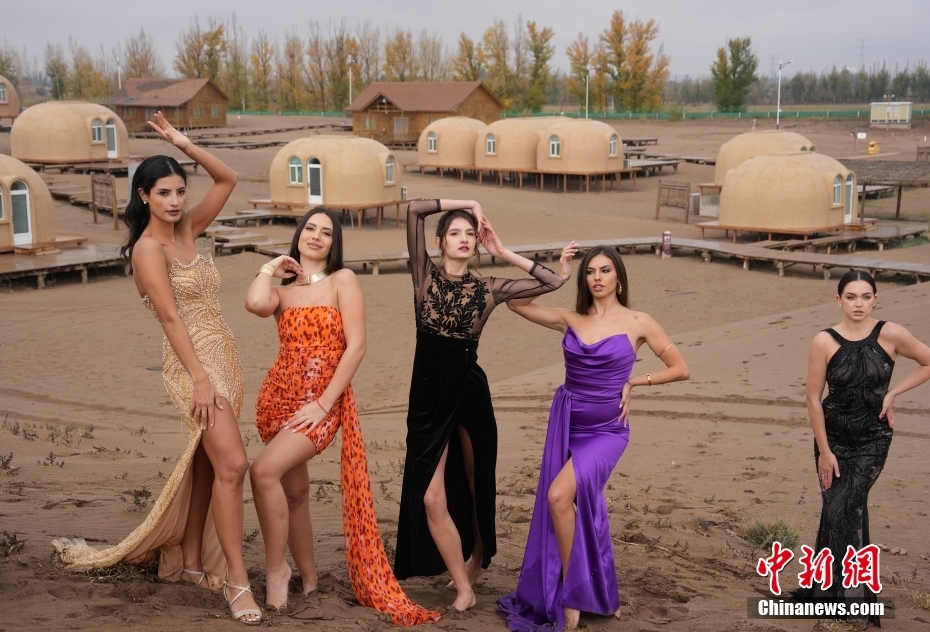 シルクロードミス?ツーリズム?ワールドの出場者、雪の張掖で美しさ競う　甘粛省