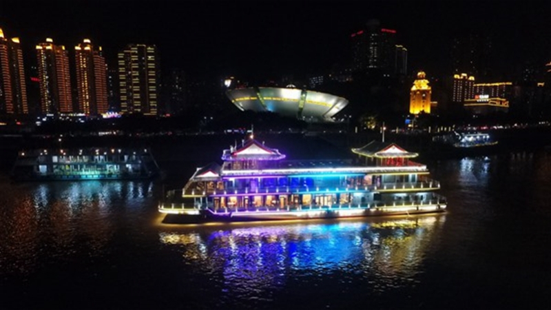 夜の平湖の景色（寫真提供?萬(wàn)州區(qū)黨委員會(huì)宣伝部）。