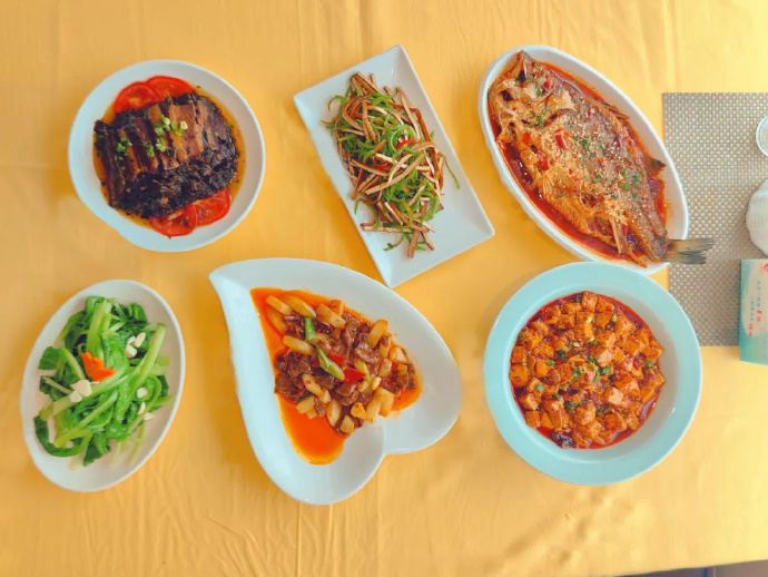 食堂車(chē)で「採(cǎi)れたて野菜をその場(chǎng)で調(diào)理」サービスを開(kāi)始