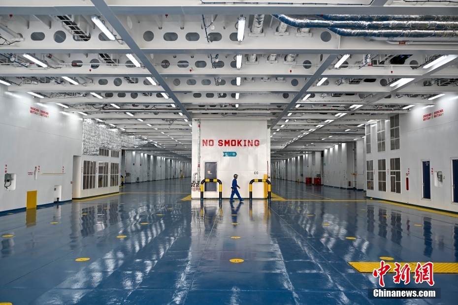 中國(guó)が自主開発した初の輸出向け大型フェリーの命名?引渡式　広東省広州