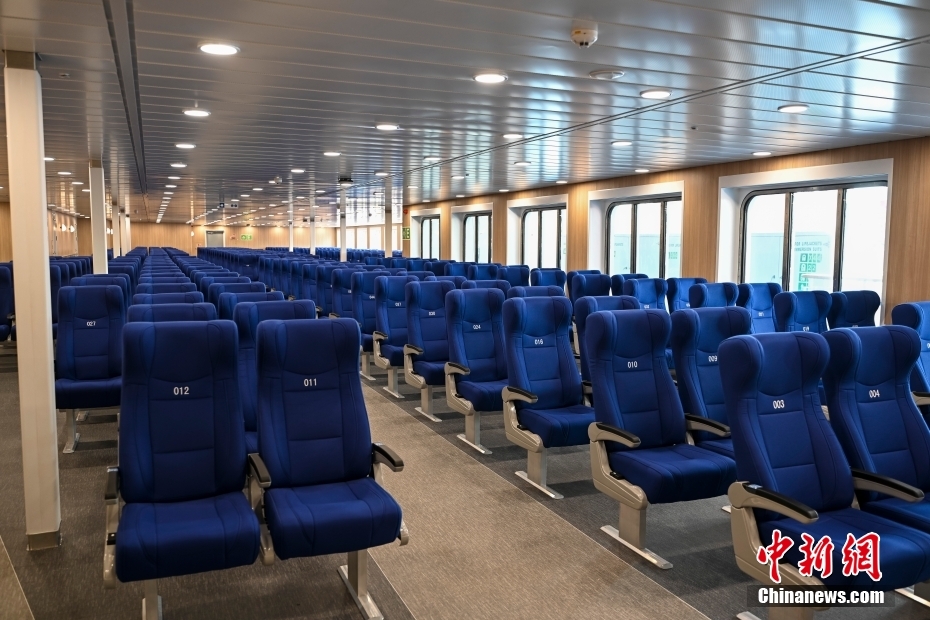 中國(guó)が自主開(kāi)発した初の輸出向け大型フェリーの命名?引渡式　広東省広州