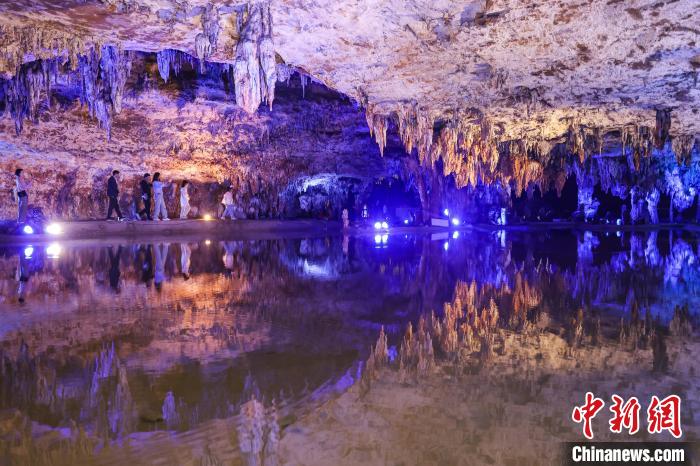 貴州省綏陽県の雙河洞國家地質(zhì)公園（資料寫真、撮影?瞿宏倫）。