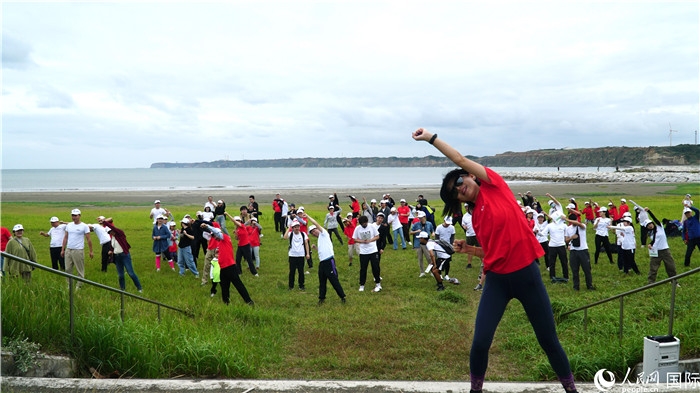 スタート前のウォーミングアップ（撮影?蔣暁辰）。