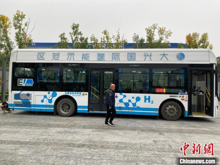 水素燃料電池バス。撮影?陳杭