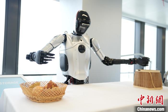 （寫真提供は國(guó)?地方による人型ロボット共同建設(shè)イノベーションセンター）