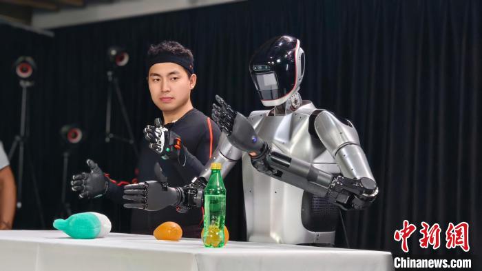 （寫真提供は國(guó)?地方による人型ロボット共同建設(shè)イノベーションセンター）