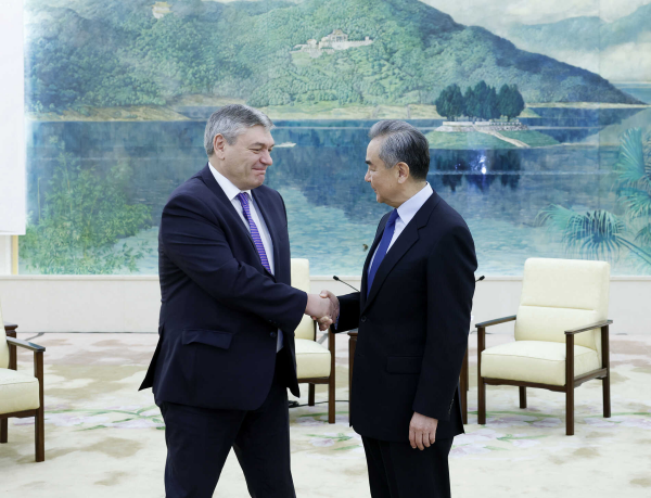 王毅氏がロシアのルデンコ外務(wù)次官と會談