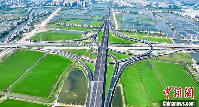 開通した南中高速道路（寫真提供?広州交通投資集団）。