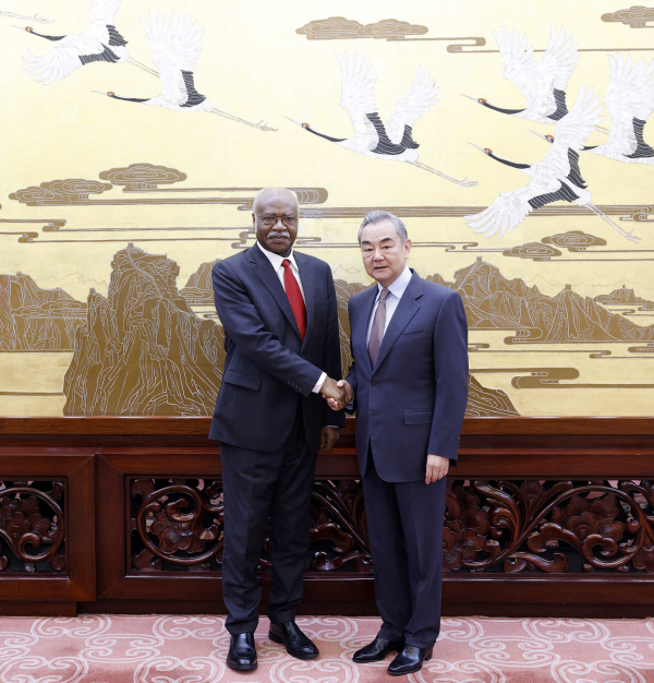 王毅氏が第79回國(guó)連総會(huì)議長(zhǎng)と會(huì)談