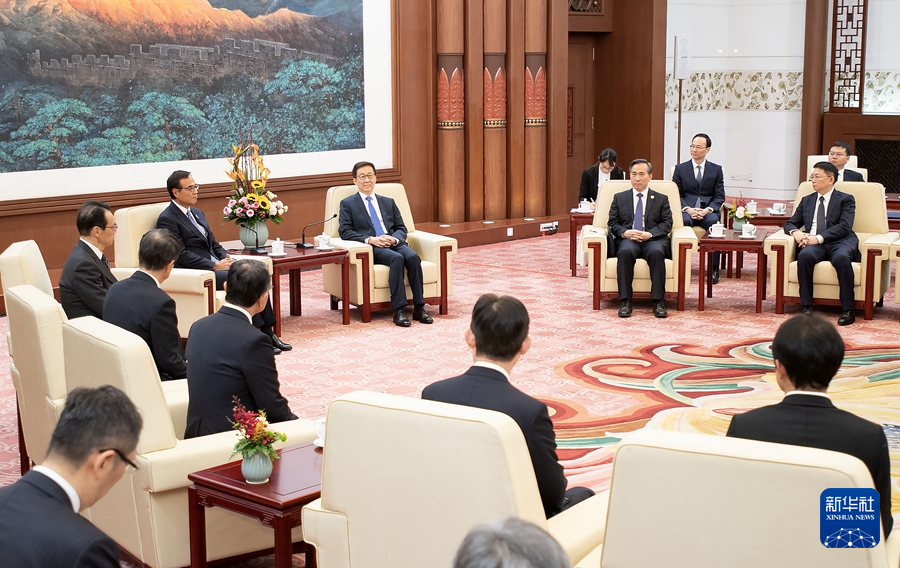 韓正國(guó)家副主席が日本経済同友會(huì)訪中団と會(huì)見(jiàn)