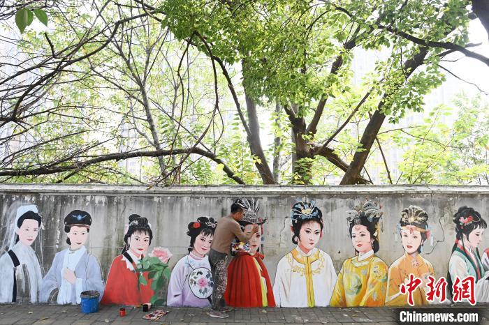 伝統(tǒng)文化の素晴らしさ伝える「紅樓夢」の壁畫　湖南省長沙