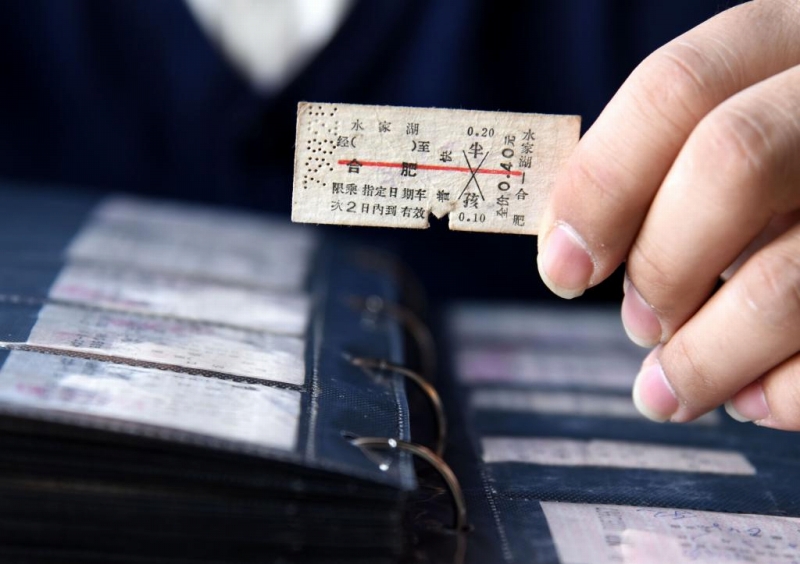 青島在住の鉄道ファン?陳天豪さんがコレクションしている1979年の鉄道切符。（2019年1月25日、撮影?李紫恒）