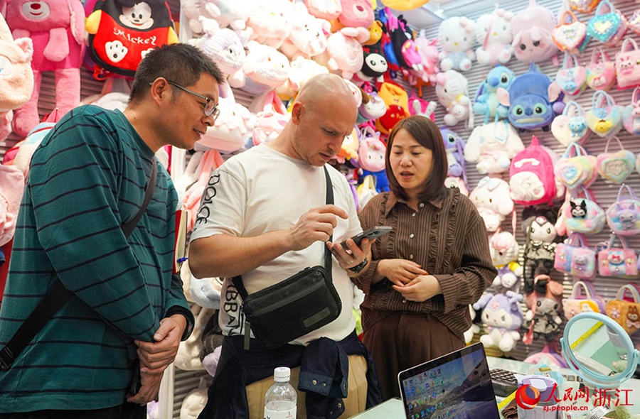 活況を呈する義烏國際商貿(mào)城　浙江省