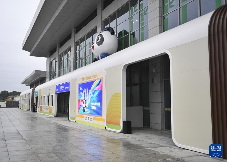 パンダのモチーフでいっぱいの駅！中國初の観光列車専用駅が完成　四川省成都