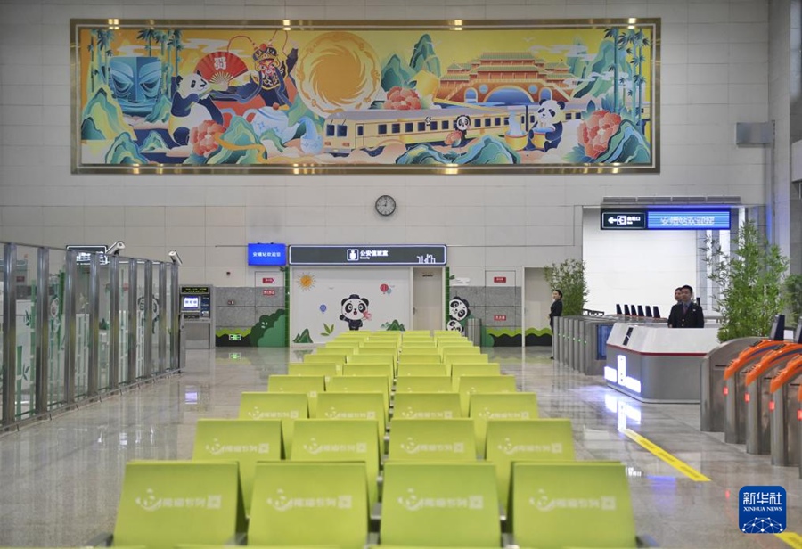 パンダのモチーフでいっぱいの駅！中國初の観光列車専用駅が完成　四川省成都