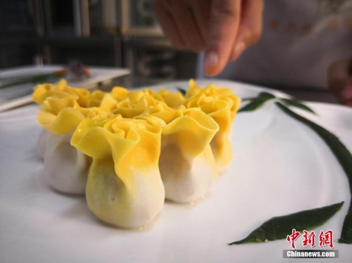 カーネーションにそっくりな「幸福安康」を願う水餃子。（資料寫真、撮影?魏建軍）