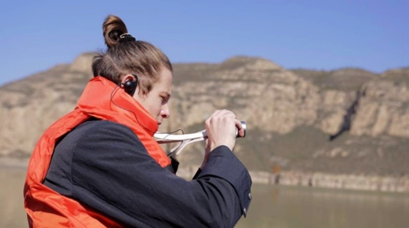 老牛灣の美しい景色を撮影するロシア人記者?イワンさん。撮影?袁蒙