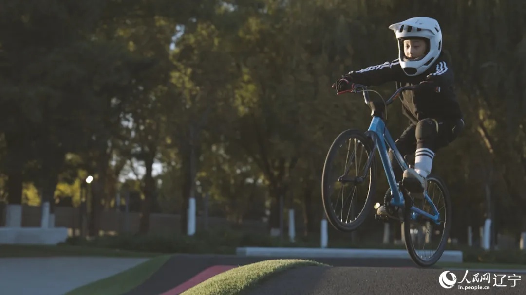 練習(xí)する孫暁暁さん。撮影?邱宇哲