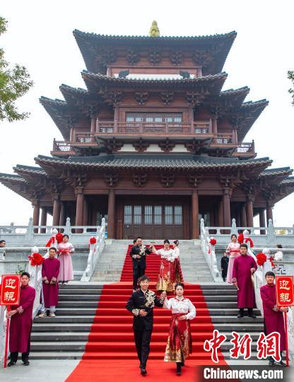 「雄安新區(qū)第4回新中國(guó)式集団結(jié)婚式」が開(kāi)催　河北省