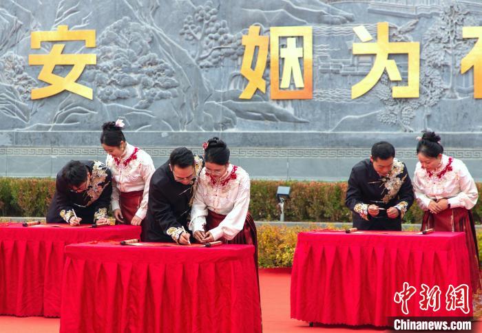 「雄安新區(qū)第4回新中國式集団結婚式」が開催　河北省