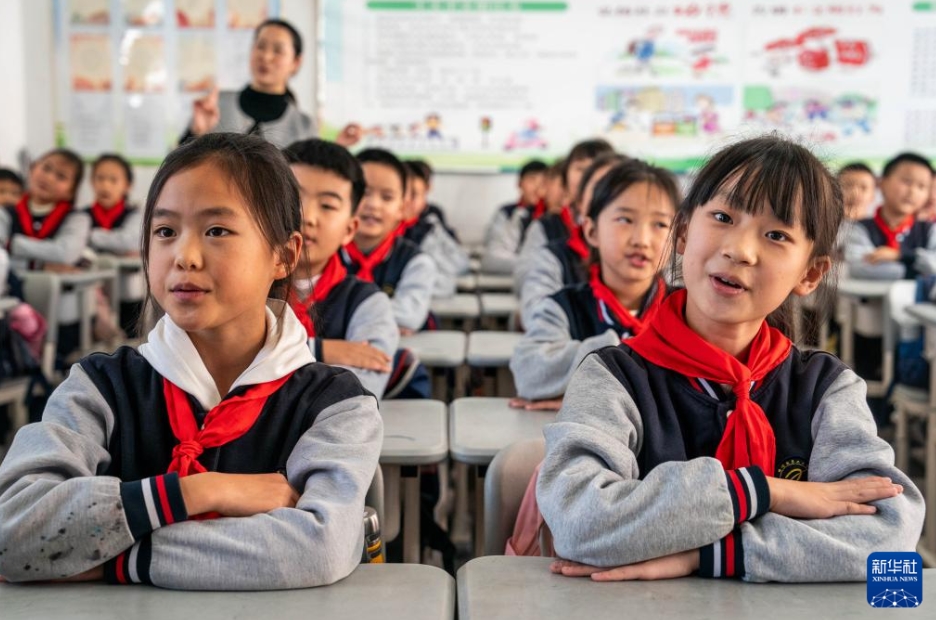 伝統(tǒng)文化を?qū)Wびに取り入れた小學(xué)?！‰?yún)南省曲靖